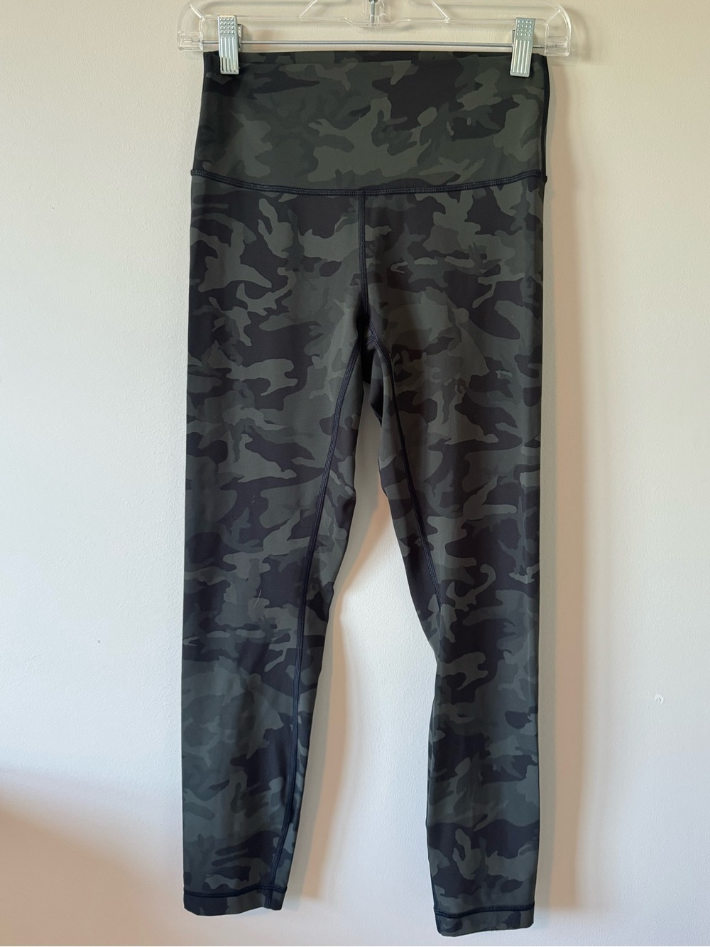 Lululemon camo print leggings size 6